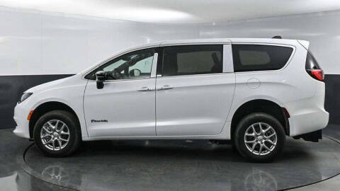 2025 Chrysler Voyager LX