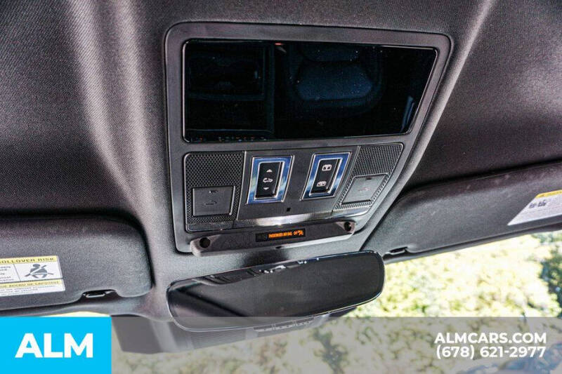 2023 Land Rover Defender 110 X-Dynamic SE