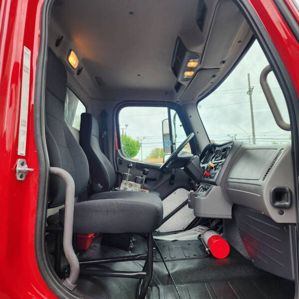 2014 Freightliner 108 SD