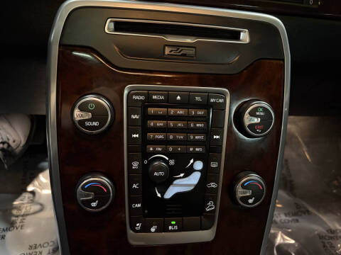 2015 Volvo XC70 T6 Platinum