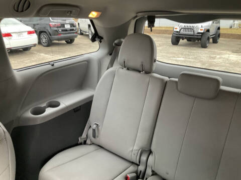 2017 Toyota Sienna XLE 8-Passenger