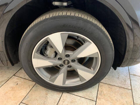 2023 Audi Q5 quattro Premium 40 TFSI