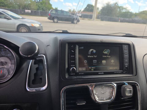 2014 Chrysler Town and Country Touring-L