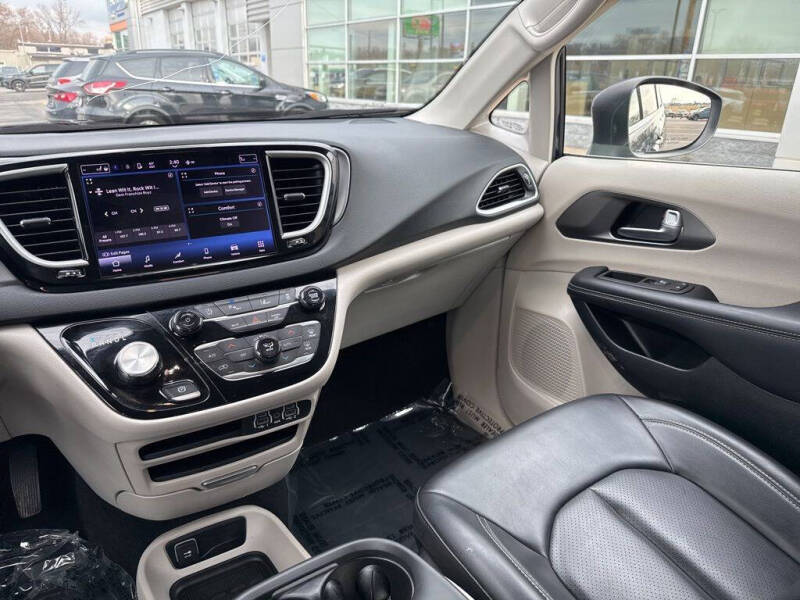 2023 Chrysler Pacifica Touring L