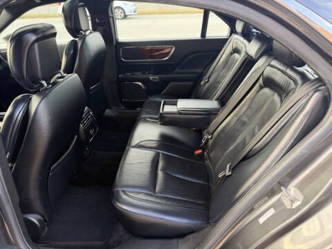 2017 Lincoln Continental Select