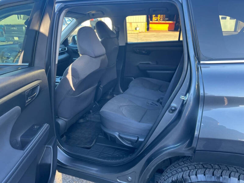 2023 Toyota Highlander LE