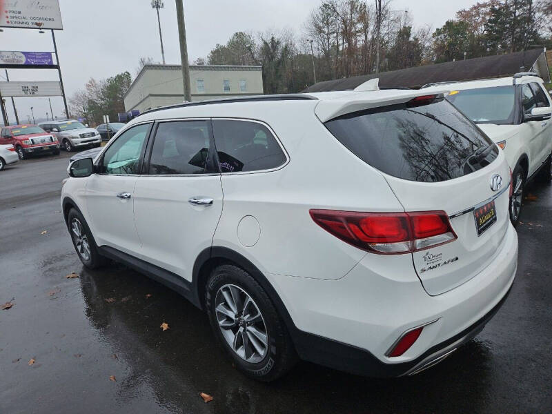 2017 Hyundai Santa Fe SE photo 5