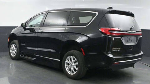 2024 Chrysler Pacifica Touring