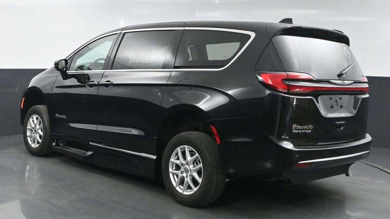 2024 Chrysler Pacifica Touring