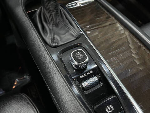 2018 Volvo XC90 T6 Momentum