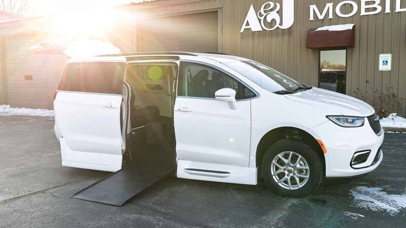 2022 Chrysler Pacifica Touring L