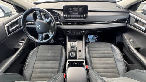 2022 Mitsubishi Outlander SE