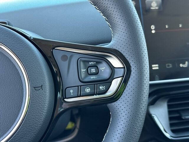 2025 VinFast VF8 Eco