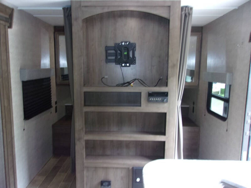 2020 Coleman Lantern 263BH