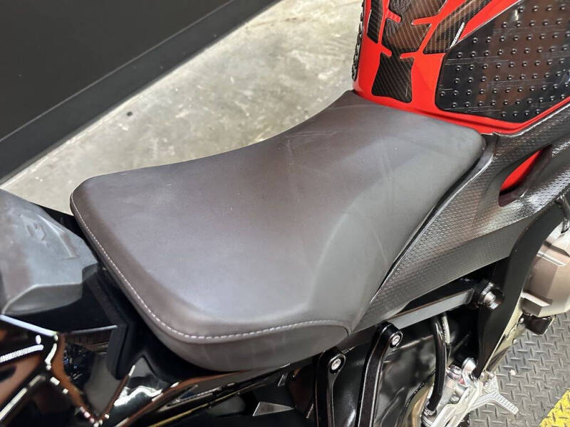 2019 BMW S 1000 R