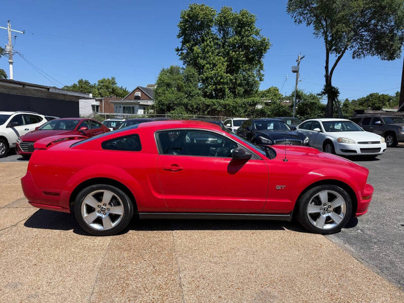 2005 Ford Mustang GT Deluxe