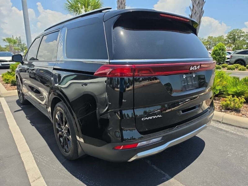 2023 Kia Carnival SX