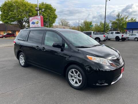 2011 Toyota Sienna for sale at Sinaloa Auto Sales in Salem OR