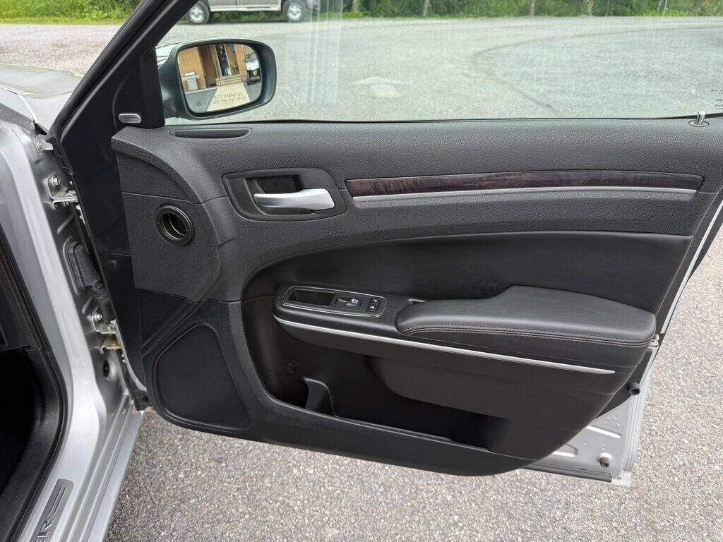 2019 Chrysler 300 44