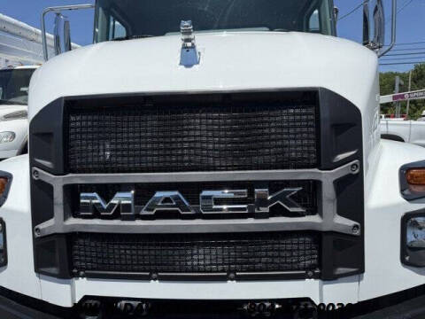 2022 Mack MD6