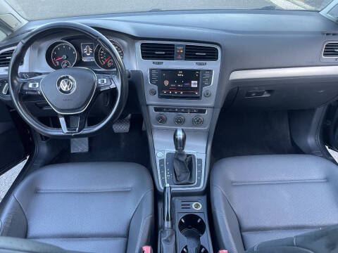 2016 Volkswagen Golf TSI SE