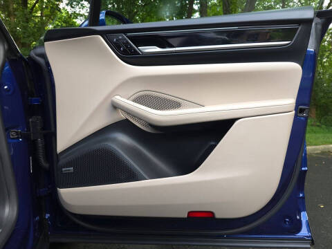 2025 Porsche Macan 4S Electric