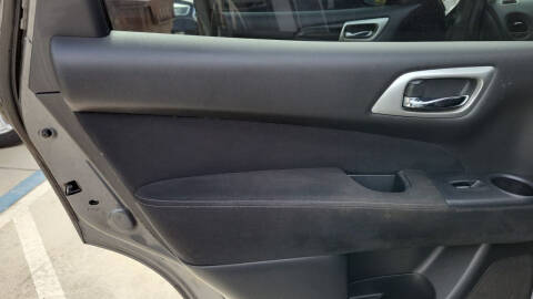 2016 Nissan Pathfinder SV