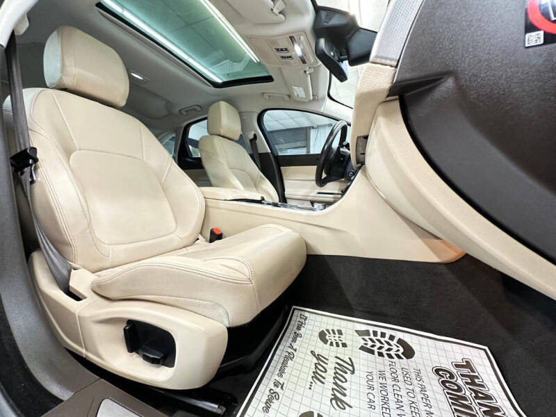 2016 Jaguar XF 35t Premium