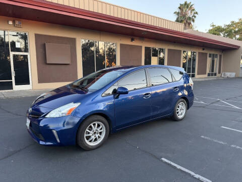 2013 Toyota Prius v Three