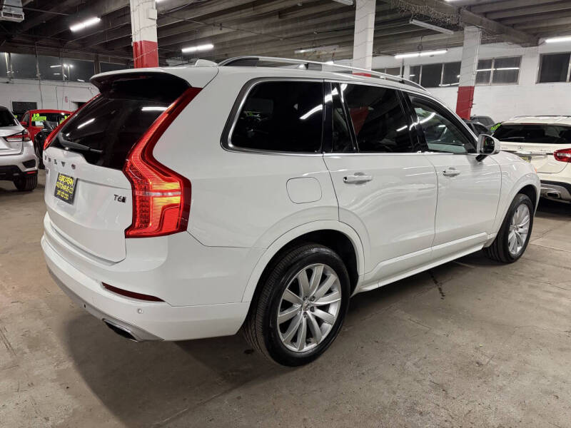 2016 Volvo XC90 T6 Momentum