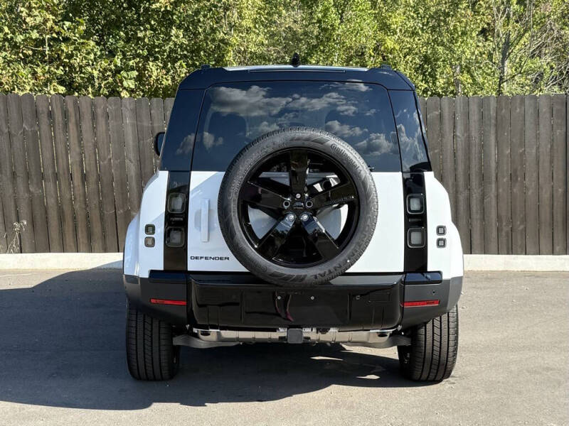 2026 Land Rover Defender 110 P300 S