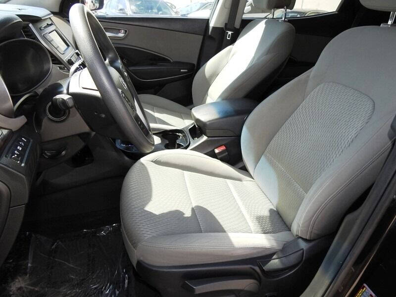 2017 Hyundai Santa Fe Sport  - $15,400