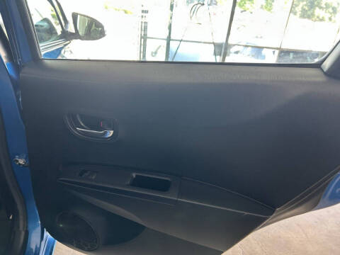 2012 Toyota Yaris 5-Door LE