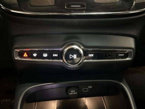 2025 Volvo XC40 B5 Plus Bright Theme