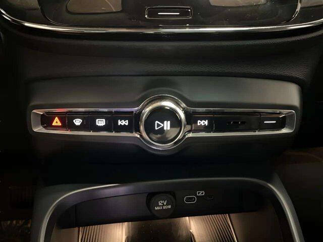 2025 Volvo XC40 B5 Plus Bright Theme