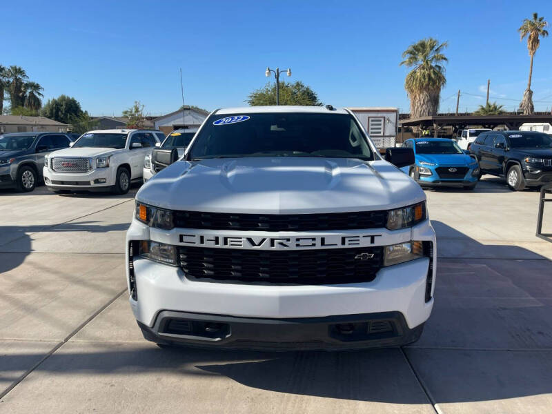 2022 Chevrolet Silverado 1500 Limited Custom photo 2