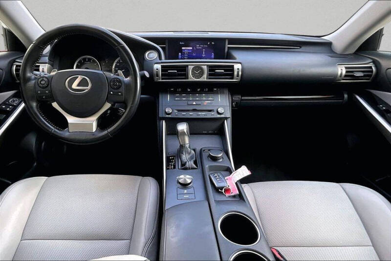 2016 Lexus IS 200t