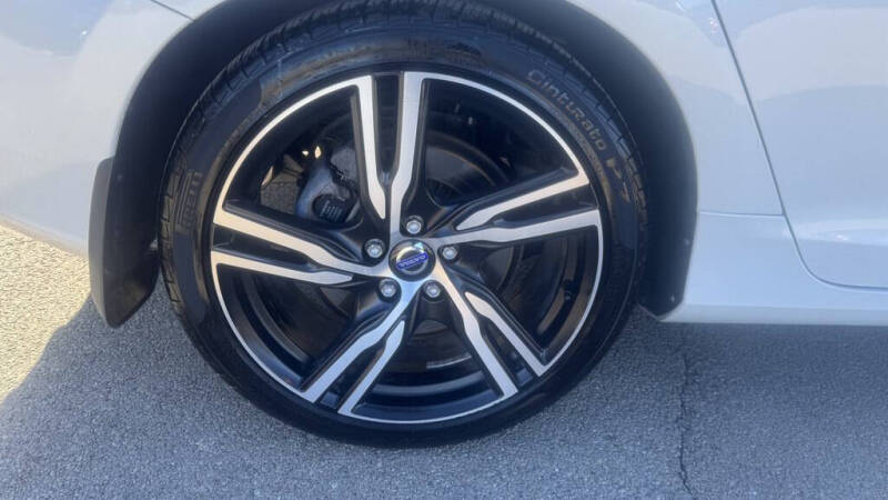 2017 Volvo V60 T6 R-Design