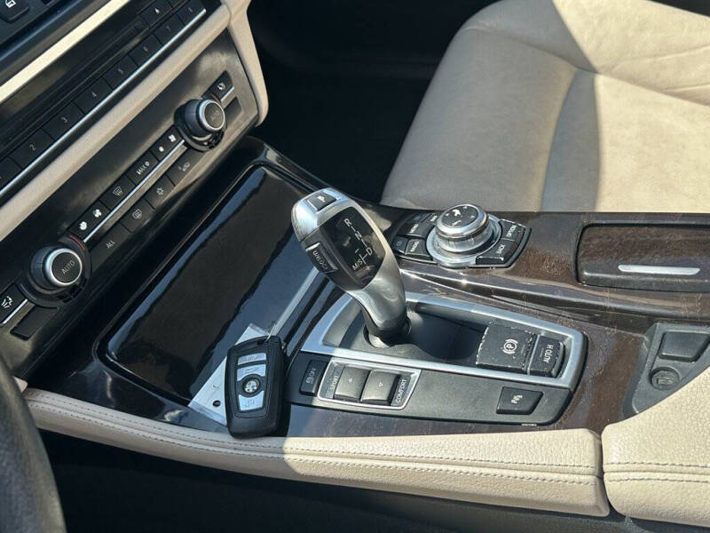 2012 BMW 5 Series 528i