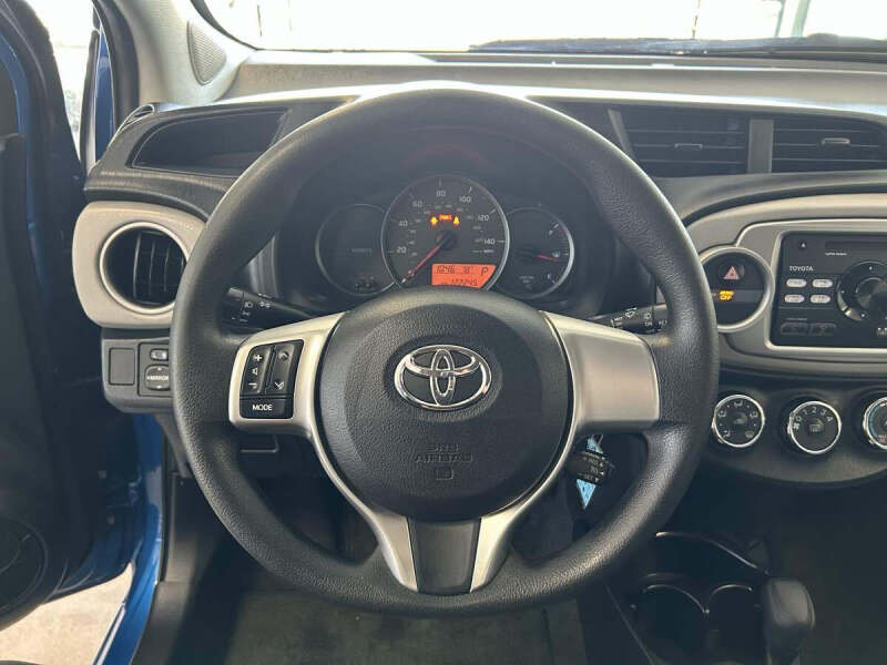 2012 Toyota Yaris 5-Door LE