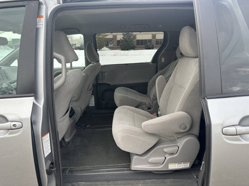 2019 Toyota Sienna LE 8-Passenger