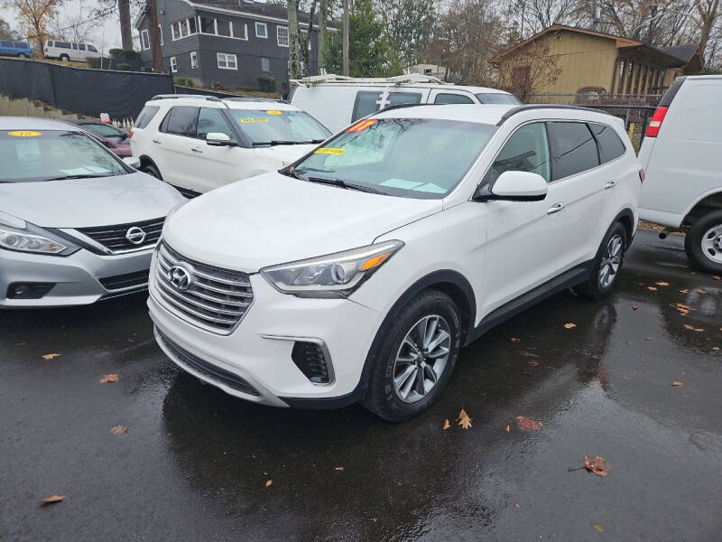 2017 Hyundai Santa Fe SE photo 2