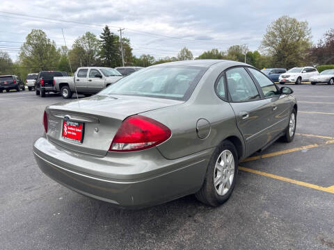 2004 Ford Taurus SE