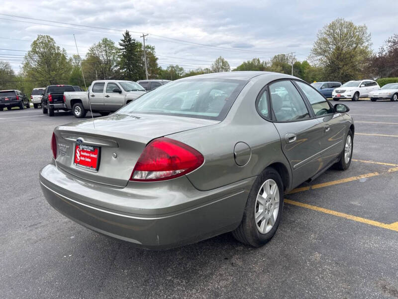 2004 Ford Taurus SE