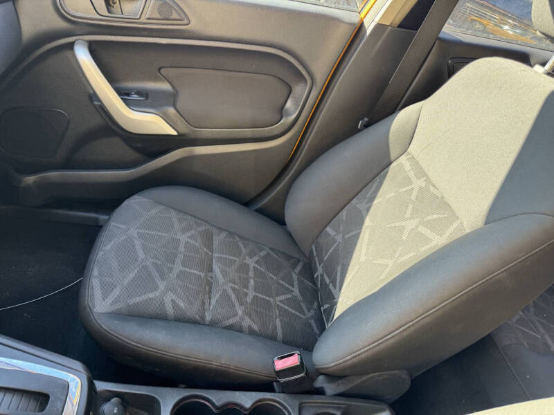 2011 Ford Fiesta SES