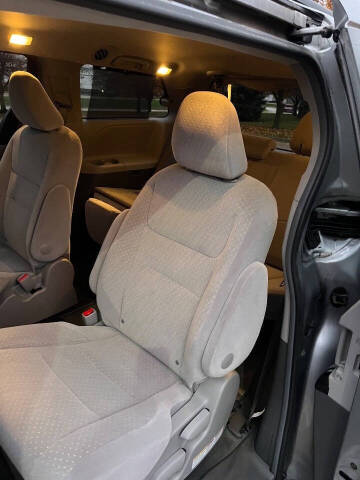 2017 Toyota Sienna LE 7-Passenger