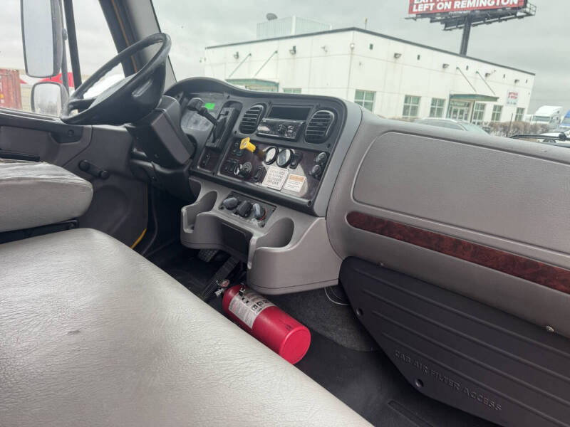 2018 Freightliner M2 106