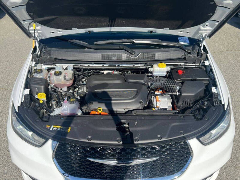 2024 Chrysler Pacifica Plug-In Hybrid Select