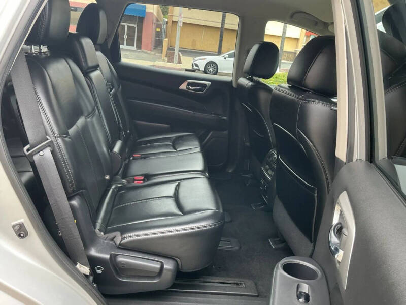 2017 Nissan Pathfinder SL
