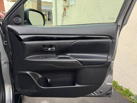 2019 Mitsubishi Outlander SE